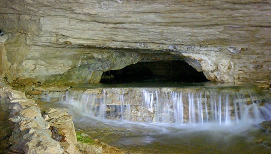 3 Great Caves in Arkansas You Must See